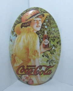 Coca-Cola 1973 Memorabilia Specchio Tascabile Vintage Donna Ovale (L) - Foto 1 di 5