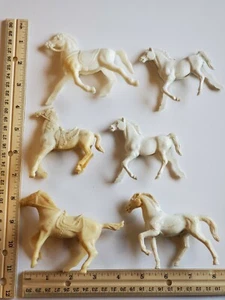 Vintage Lot Of 6 Plastic Horses western cowboy Pre 1970s White Cream - Bild 1 von 5