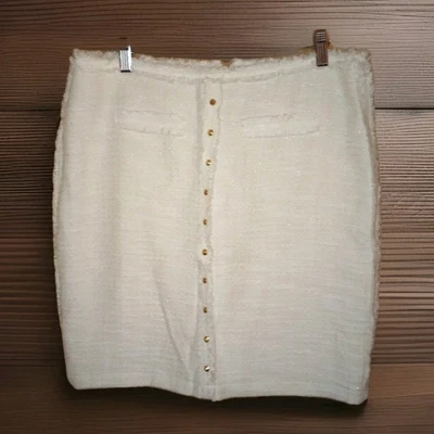 Saia lápis feminina JLO Jennifer Lopez tamanho 10 branca difusa com zíper tachas douradas - Imagem 1 de 4