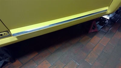 Hatchback amarillo moldeado cromado inferior delantero pasajero 12-19 BEETLE 114741 Foto 1 de 4