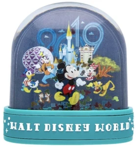 Walt Disney World Parks 2019 Snow Globe Mickey Minnie Goofy Donald Pluto NEW - Picture 1 of 5
