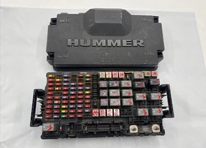 06-07 Hummer H3 Under Hood Engine Fuse Relay Control Module OEM *FLAWS READ* - Picture 1 of 17