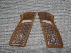 CUSTOM MADE WALNUT WOOD CHECKERED & LOGO GRIPS FITS BROWNING HI POWER - Picture 1 of 2