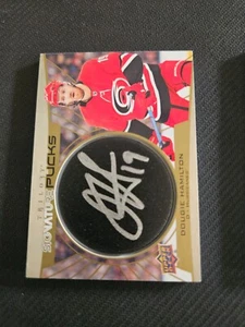 2020-21 UPPER DECK TRILOGY DOUGIE HAMILTON SP-HA SIGNATURE AUTO PUCKS - Picture 1 of 2