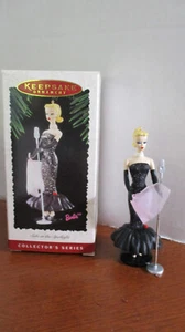 HALLMARK 1995 BARBIE SOLO SOTTO I RIFLETTORI Decorazione natalizia ~ Nuovo con scatola - Foto 1 di 8