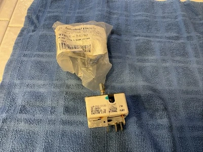 Interruptores Infinitos (2) Nuevos 240 Voltios 15 Amp  Foto 1 de 4