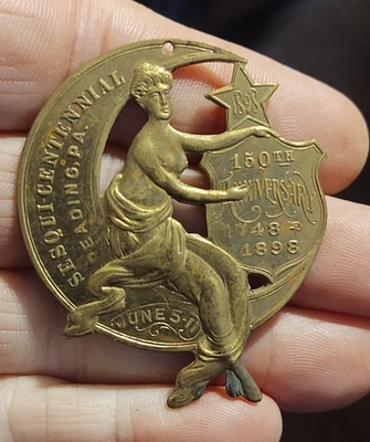 Medalla de recuerdo 1898 LECTURA, PA 150 aniversario medalla de latón luna y estrellas Foto 1 de 2