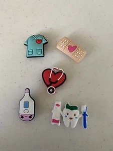 5 Stck. Medizinische Schuh Charms Neu ohne Etikett - Bild 1 von 2