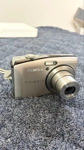 FUJIFILM FINEPIX F50fd 12MP 3X Compact Digital Camera Silver LCD Screen r# - Picture 1 of 8