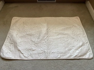 Almohada Laura Ashley Sham King marfil cosida acolchada de cachemira Foto 1 de 4