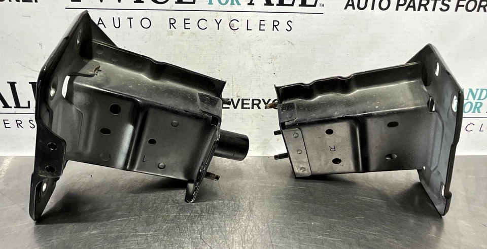 Barra de choque/parachoques izquierda Nissan Leaf 2011-2016 soporte OEM Foto 1 de 4