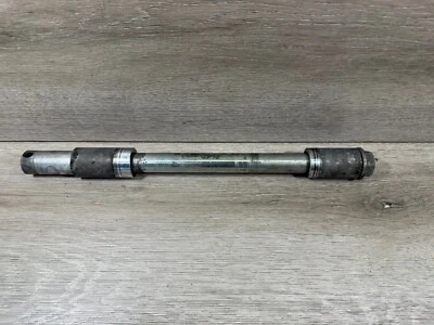 Eje de rueda delantera 2001 Kawasaki Vulcan 1500 VN1500L Nomad FI FD1 Foto 1 de 4