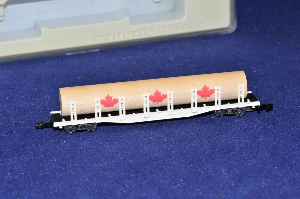 Z Scale Marklin mini-club White Canadian Log Freight Car with Load - Image 1 of 4