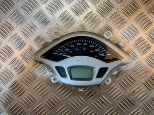 08-18 PIAGGIO VESPA GTS 125/300 SPEEDO METER CLOCKS - Picture 1 of 4