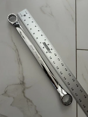Snap-On XBM3032A 30 x32mm  12-Pt Metric Flank Dr 10º Offset Box Wrench Brand New - Image 1 of 4