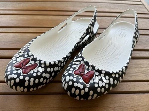 Disney Crocs Kadee Minnie Mouse flache Damenschuhe mit Fersenriemen Größe 9 - Bild 1 von 12