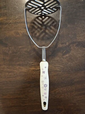 De colección ECKO Masher Acero Inoxidable Mango Blanco con Corazones de Flores Púrpura Foto 1 de 3