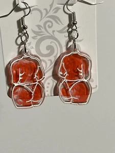 Pendientes de resina hechos a mano rojos con contorno blanco femenino - Imagen 1 de 4