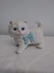 Home Interior Homco White Kitten with Blue Bow #1428 - Picture 1 of 8