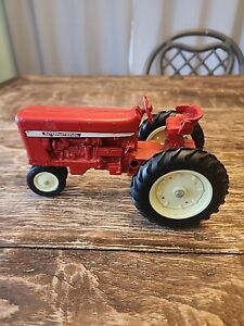Vintage ERTL Co Made In USA Red Diecast  INTERNATIONAL Toy Tractor 8-1/2” Long