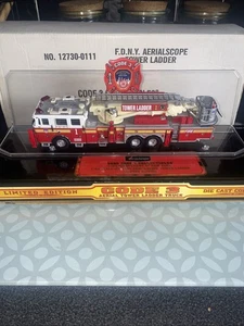 Code 3 12730 -0111 FDNY Aerialscope Tower Ladder 1 Diecast Fire Truck 1.64 Flaw - Imagen 1 de 10