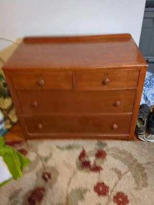 cómoda madera usada Foto 1 de 4