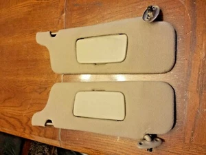 ✅ FORD MUSTANG 1994-2004 OEM SET PAIR SUN VISORS & SUNVISOR - Foto 1 di 6