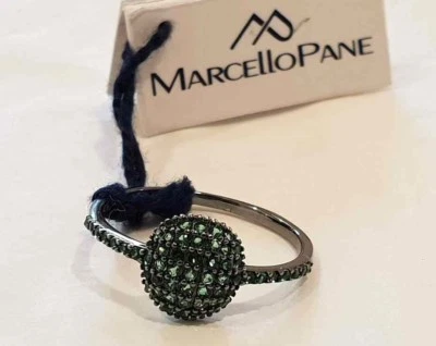 Anello Marcello Pane con Pave tondo di zirconi verdi AN925 001 SCONTO 20% - Immagine 1 di 4