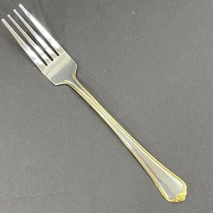 Tenedor de cena International plateado inoxidable con acento dorado 7 7/8" - Imagen 1 de 9