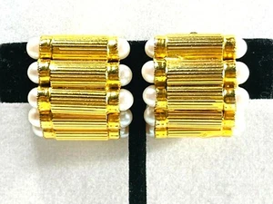 Vintage DELILLO Clip Earrings Faux Pearls W/ Gold Plate Curved Signed - Picture 1 of 6