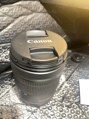 Canon RF24-105mm f/4 - 7.1 IS STM. Lente zoom AF estándar con tapas (4A) Foto 1 de 4