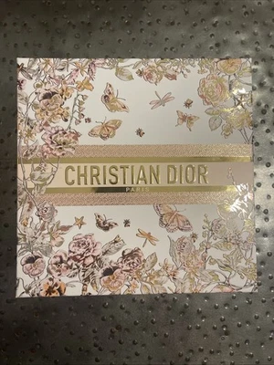 DIOR Mariposas y Rosas VACÍA 8,5 X 8,5 X 3 CAJA DE REGALO '25 Día de la Madre con Pañuelo Foto 1 de 4