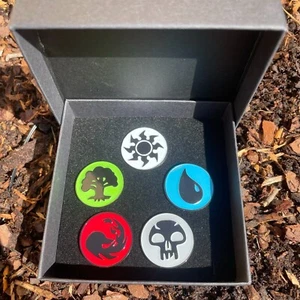 MTG Pin Set Magic the Gathering Enamel Pin Brooch Gift Box - 5 Mana Land Colors - Picture 1 of 5