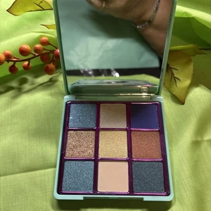  I 💜 Revolution Eyeshadow Palette -  Starry Eyed - New -Beautiful Glitter Lid  - Picture 1 of 3