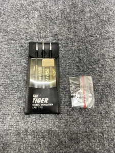 Vintage Harrows THE TIGER Professional Darts 27G Made in U.K. FLIGHTS - Bild 1 von 7