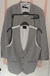 Asos Mens Polyester Blend 3 Piece Grey Suit Jacket + Trousers+ Waistcoat 42R - Picture 1 of 24