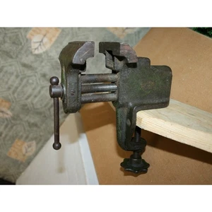 Steel Vintage US Made Small Vise Bench Vise #6 1.75 in. Jaws - Picture 1 of 9