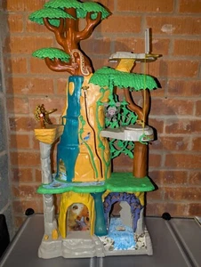 The Lion Guard Training Lair Playset with figures included - Picture 1 of 3