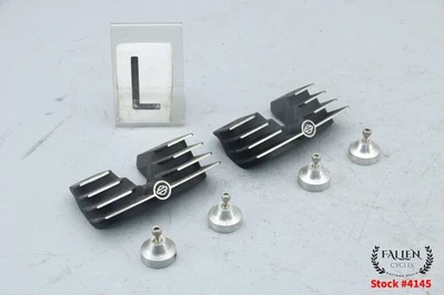 Harley Road King 2007 perno puente bujía cubierta moldura barra y escudo #4145 Foto 1 de 4