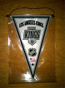 LOS ANGELES KINGS - USA - HOCKEY - NHL - PENNANT - PLUSH CLOTH - Size 37 cm - Picture 1 of 1