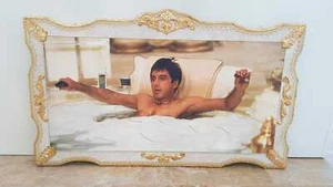 QUADRO CORNICE IN LEGNO PANNA E ORO CON AL PACINO IN SCARFACE CON CRISTALLI - Imagen 1 de 5