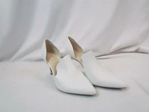 Neu im Karton Kenneth Cole seitlich offen hoher Absatz weiß Leder Pumps Größe 9 M edel! - Bild 1 von 6