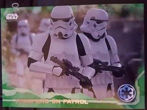 2016 Topps Star Wars Rogue One #89 Troopers on Patrol verde - Imagen 1 de 1