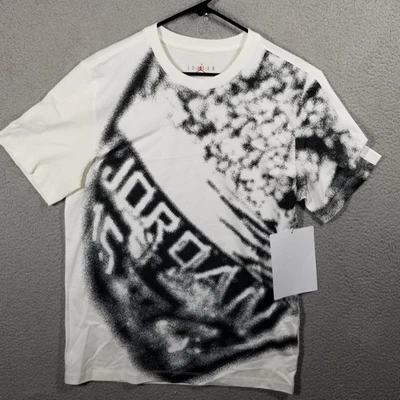 Camiseta Jordan Para Hombres Gráfico Medio SP25 Muestra Camiseta Nike Baloncesto Rara Foto 1 de 4