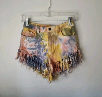Pantalones cortos de jean Daisy para mujer con flecos tie dye talla pequeña multicolor Foto 1 de 4