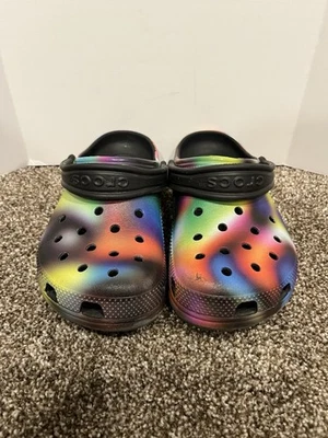 Zuecos clásicos Crocs talla J3 tie dye zapatos sin cordones clásicos solarizados Foto 1 de 4