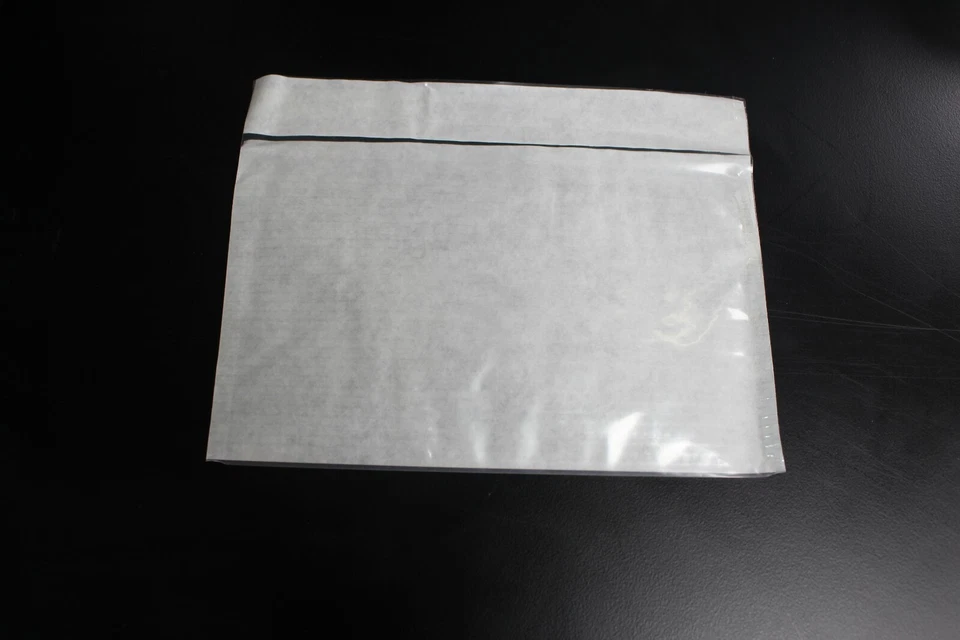 100 DOCUMENT ENCLOSED PLAIN WALLETS/ENVELOPES 125 X 95+15MM - Image 1 of 2