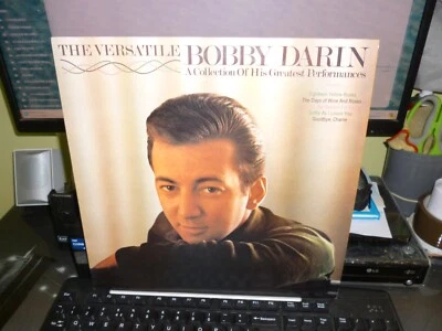 BOBBY DARIN.  " THE VESERTILE BOBBY DARIN " LP UK 1985 COMPILATION. CAPITOL NM. - Image 1 of 4