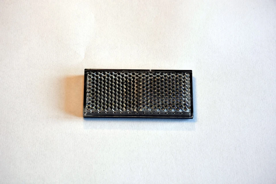 Mini Reflektor Rückstrahler weiss Katzenauge selbstklebend Anhänger recht eckig - Bild 1 von 1