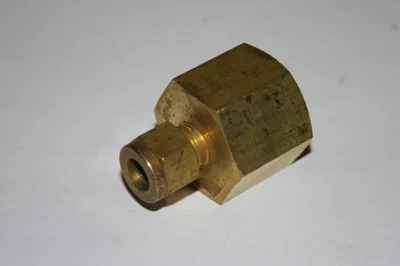 3/8 Tube x 3/4 FNPT Brass Female Fitting Swagelok B-600-7-12 - Image 1 of 4